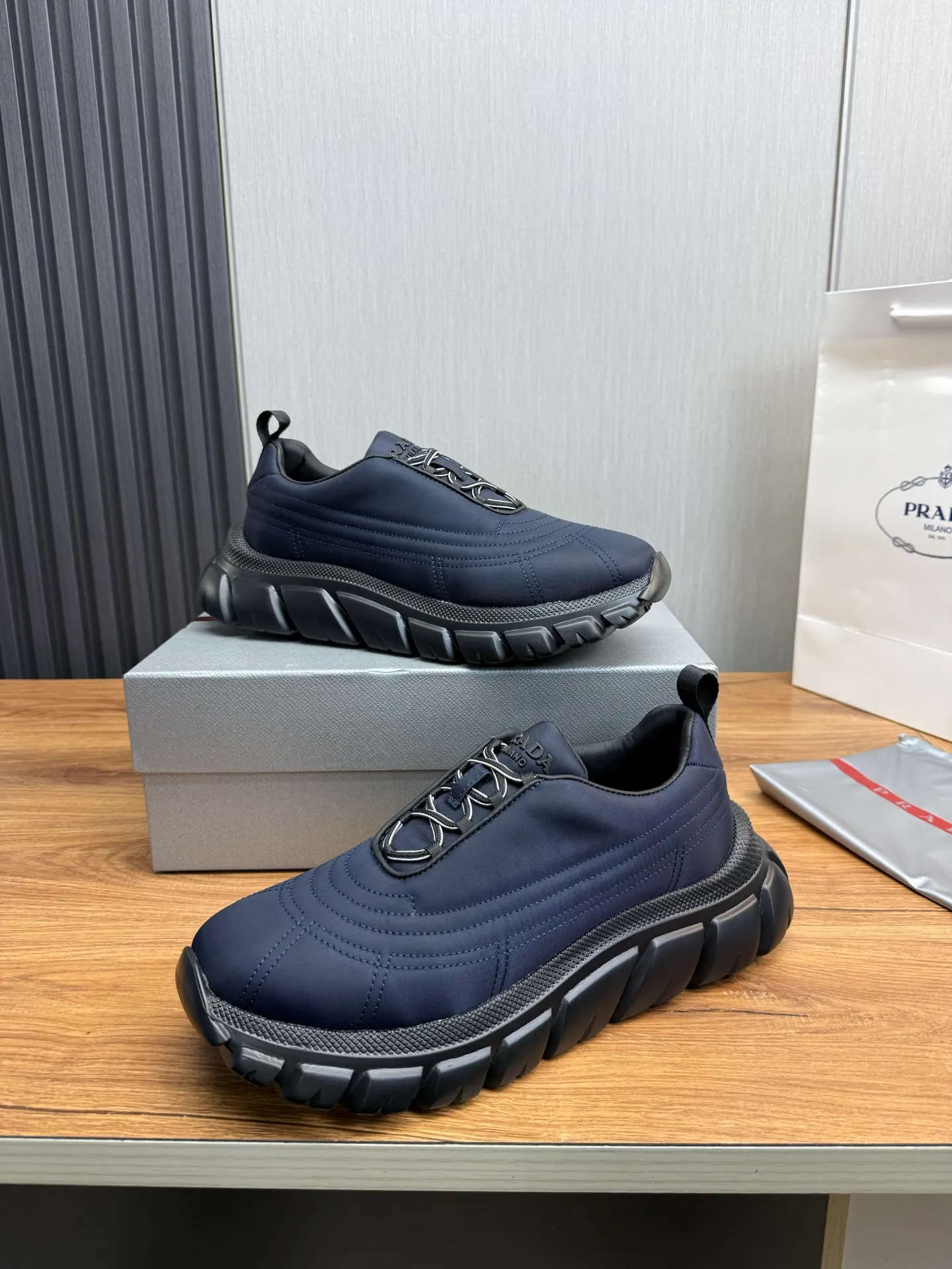 Men's shoes 💰580💰 [PRADA] Men's shoes are popular in the counter, official website synchronization, 1 high-quality shipment ✔️Imported waterproof fabric + cowhide lining, 1🆚1 replica, original sole, 38-45 (45 customized, non-refundable)